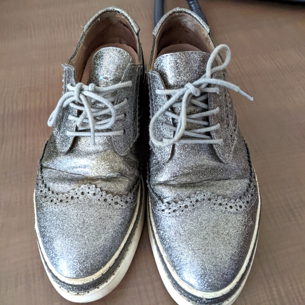 Wishbone glitter creepers